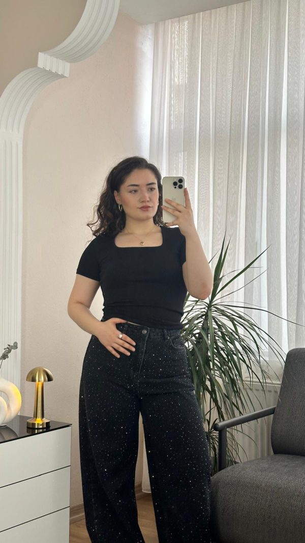 Siyah Kare Yaka Basic T-Shirt