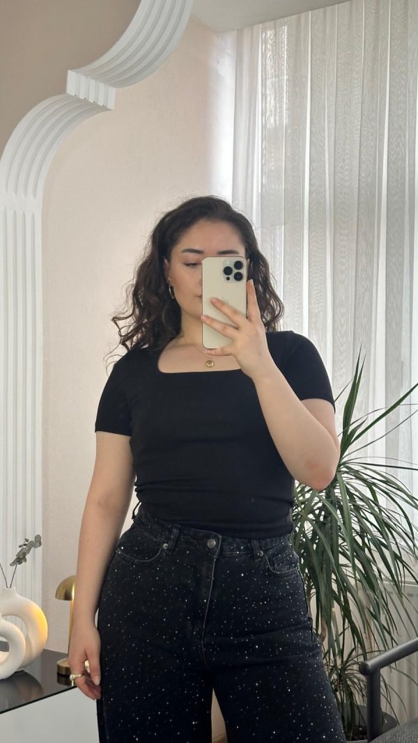 Siyah Kare Yaka Basic T-Shirt