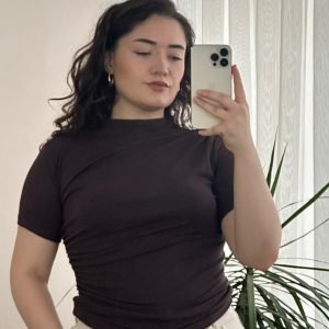 Büzgülü Kahverengi T-Shirt